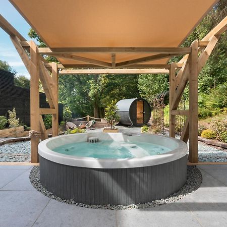 Aphrodites Group - Luxury Hot Tub Suites In Central Lake District! โบว์เนส ออน วินเดอเมียร์ ภายนอก รูปภาพ