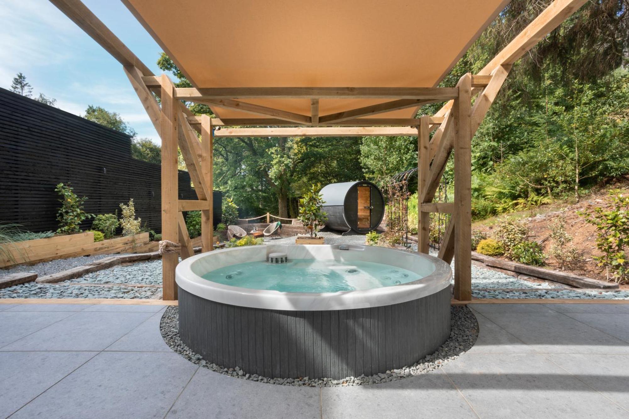 Aphrodites Group - Luxury Hot Tub Suites In Central Lake District! โบว์เนส ออน วินเดอเมียร์ ภายนอก รูปภาพ