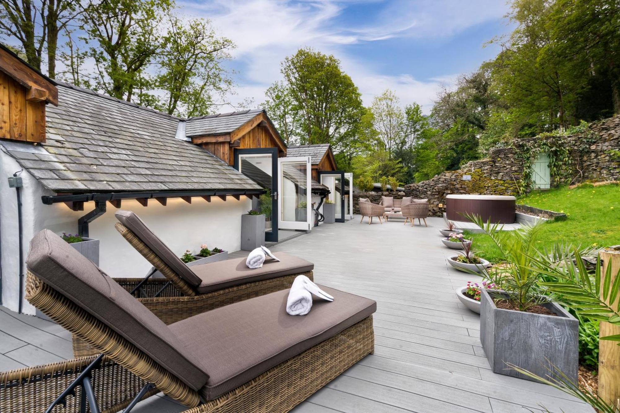 Aphrodites Group - Luxury Hot Tub Suites In Central Lake District! โบว์เนส ออน วินเดอเมียร์ ภายนอก รูปภาพ