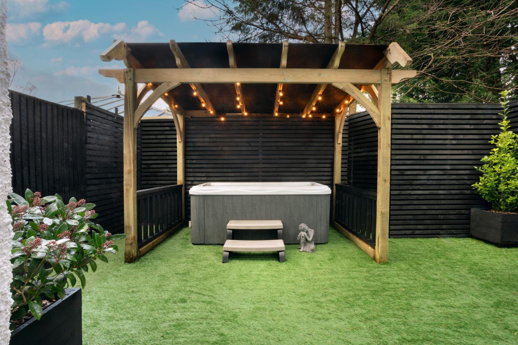 Aphrodites Group - Luxury Hot Tub Suites In Central Lake District! โบว์เนส ออน วินเดอเมียร์ ภายนอก รูปภาพ