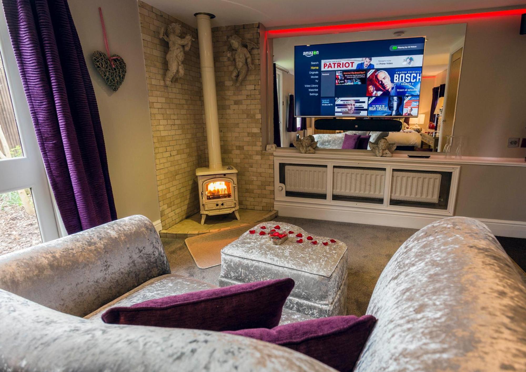 Aphrodites Group - Luxury Hot Tub Suites In Central Lake District! โบว์เนส ออน วินเดอเมียร์ ภายนอก รูปภาพ