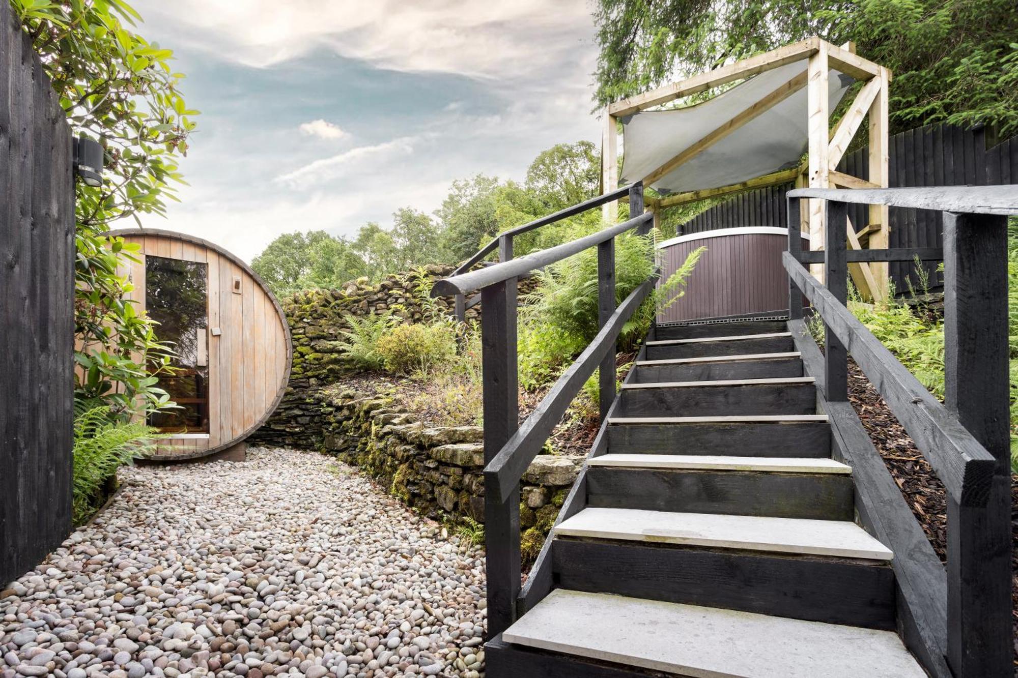 Aphrodites Group - Luxury Hot Tub Suites In Central Lake District! โบว์เนส ออน วินเดอเมียร์ ภายนอก รูปภาพ