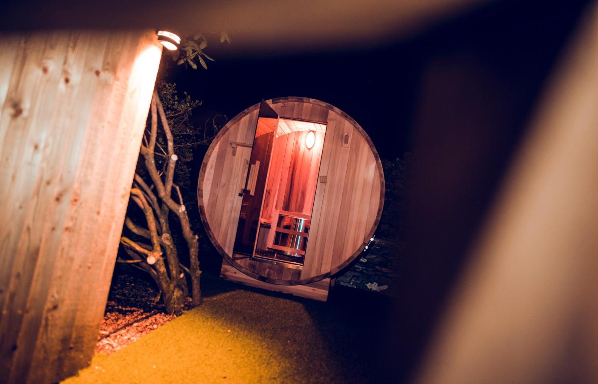 Aphrodites Group - Luxury Hot Tub Suites In Central Lake District! โบว์เนส ออน วินเดอเมียร์ ภายนอก รูปภาพ
