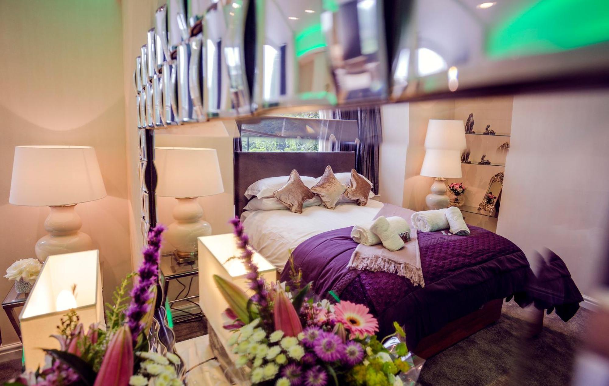 Aphrodites Group - Luxury Hot Tub Suites In Central Lake District! โบว์เนส ออน วินเดอเมียร์ ภายนอก รูปภาพ