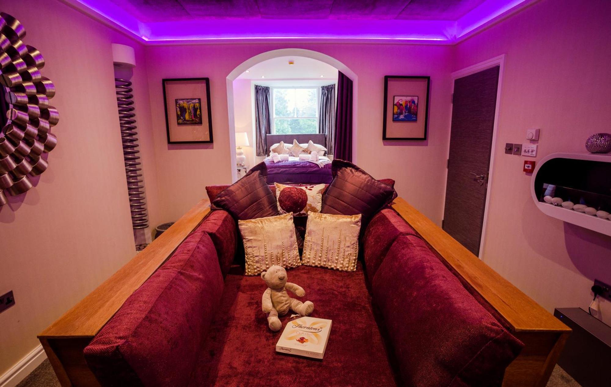 Aphrodites Group - Luxury Hot Tub Suites In Central Lake District! โบว์เนส ออน วินเดอเมียร์ ภายนอก รูปภาพ