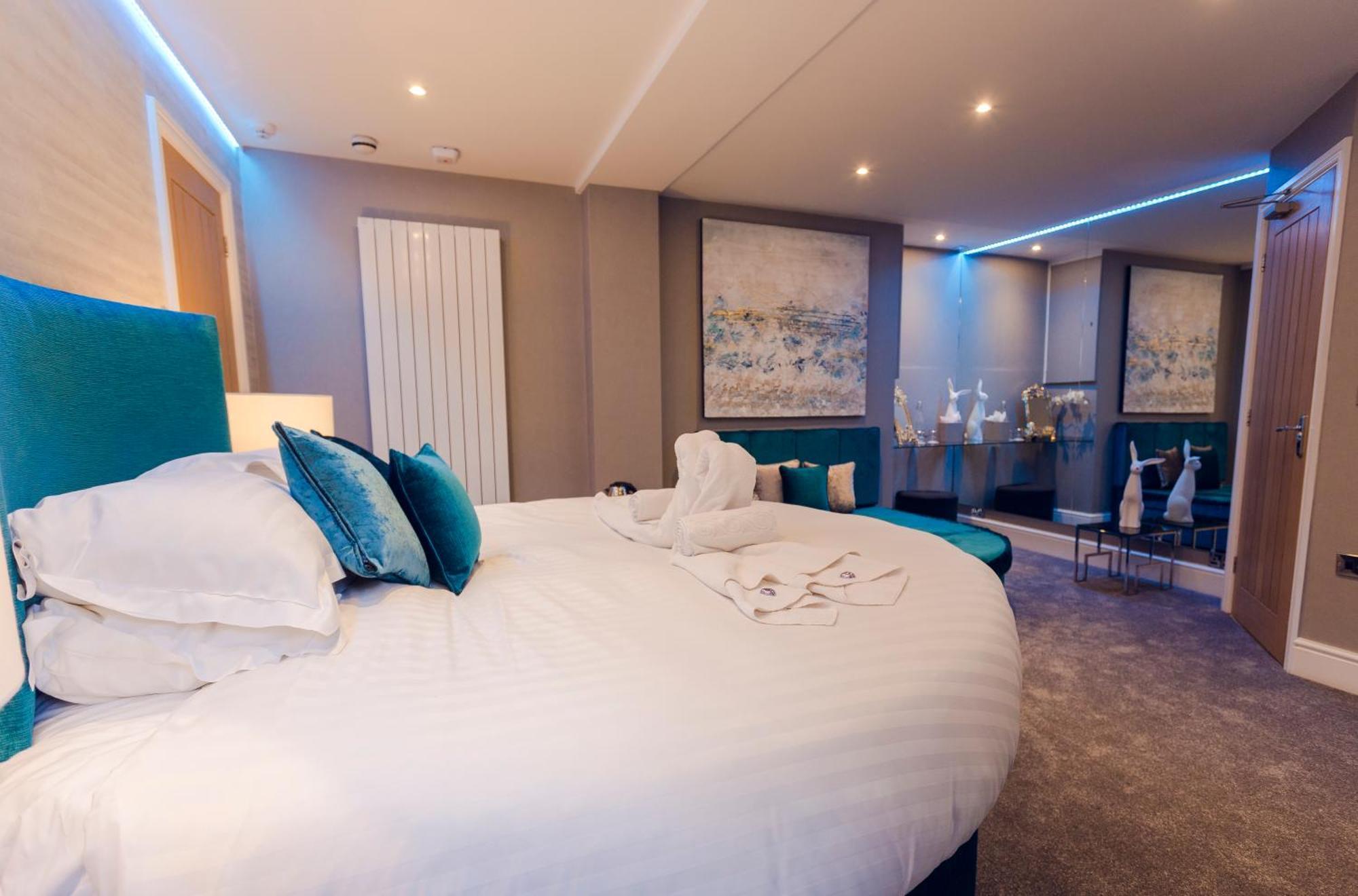 Aphrodites Group - Luxury Hot Tub Suites In Central Lake District! โบว์เนส ออน วินเดอเมียร์ ภายนอก รูปภาพ