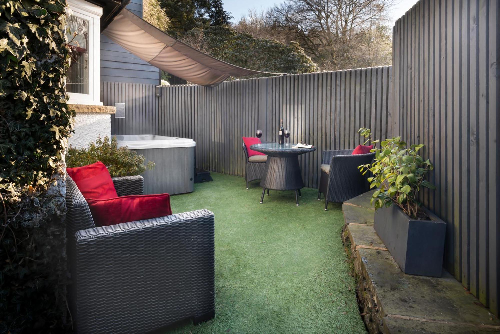 Aphrodites Group - Luxury Hot Tub Suites In Central Lake District! โบว์เนส ออน วินเดอเมียร์ ภายนอก รูปภาพ