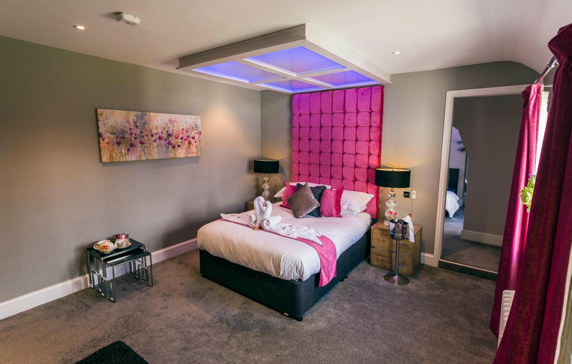 Aphrodites Group - Luxury Hot Tub Suites In Central Lake District! โบว์เนส ออน วินเดอเมียร์ ภายนอก รูปภาพ