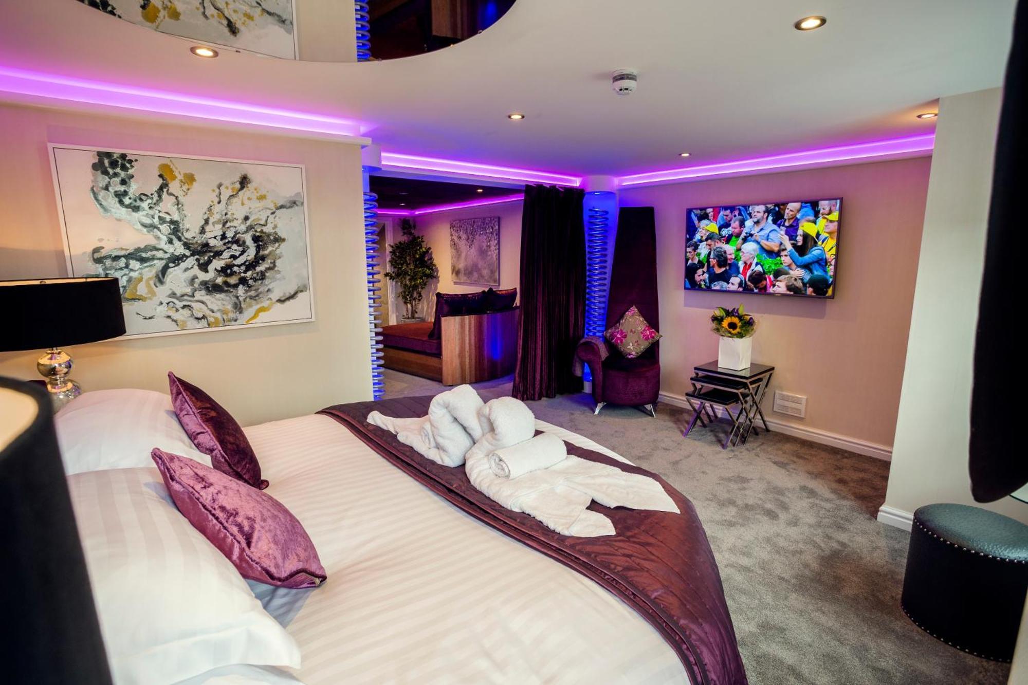 Aphrodites Group - Luxury Hot Tub Suites In Central Lake District! โบว์เนส ออน วินเดอเมียร์ ภายนอก รูปภาพ