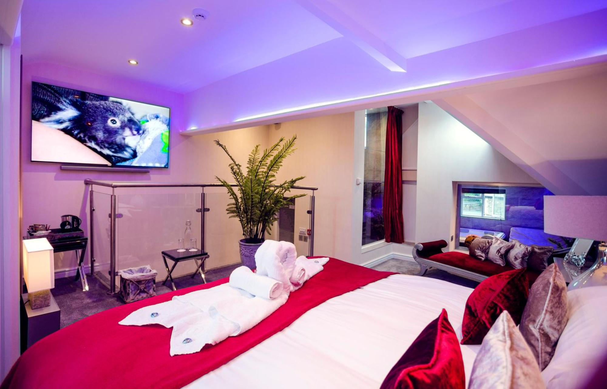 Aphrodites Group - Luxury Hot Tub Suites In Central Lake District! โบว์เนส ออน วินเดอเมียร์ ภายนอก รูปภาพ