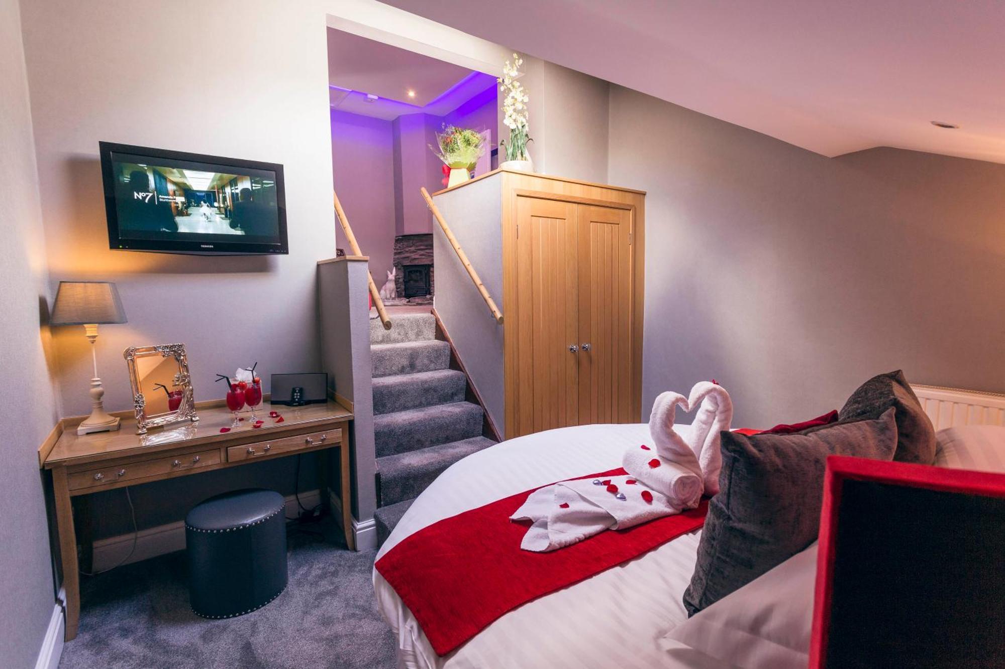 Aphrodites Group - Luxury Hot Tub Suites In Central Lake District! โบว์เนส ออน วินเดอเมียร์ ภายนอก รูปภาพ