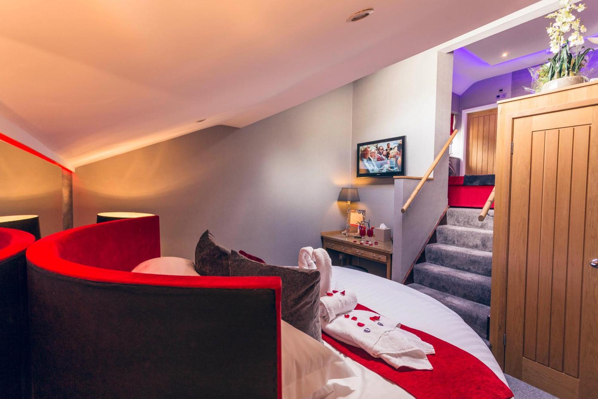 Aphrodites Group - Luxury Hot Tub Suites In Central Lake District! โบว์เนส ออน วินเดอเมียร์ ภายนอก รูปภาพ