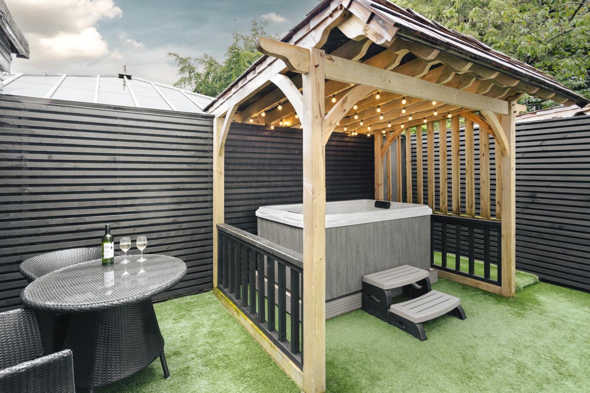Aphrodites Group - Luxury Hot Tub Suites In Central Lake District! โบว์เนส ออน วินเดอเมียร์ ภายนอก รูปภาพ
