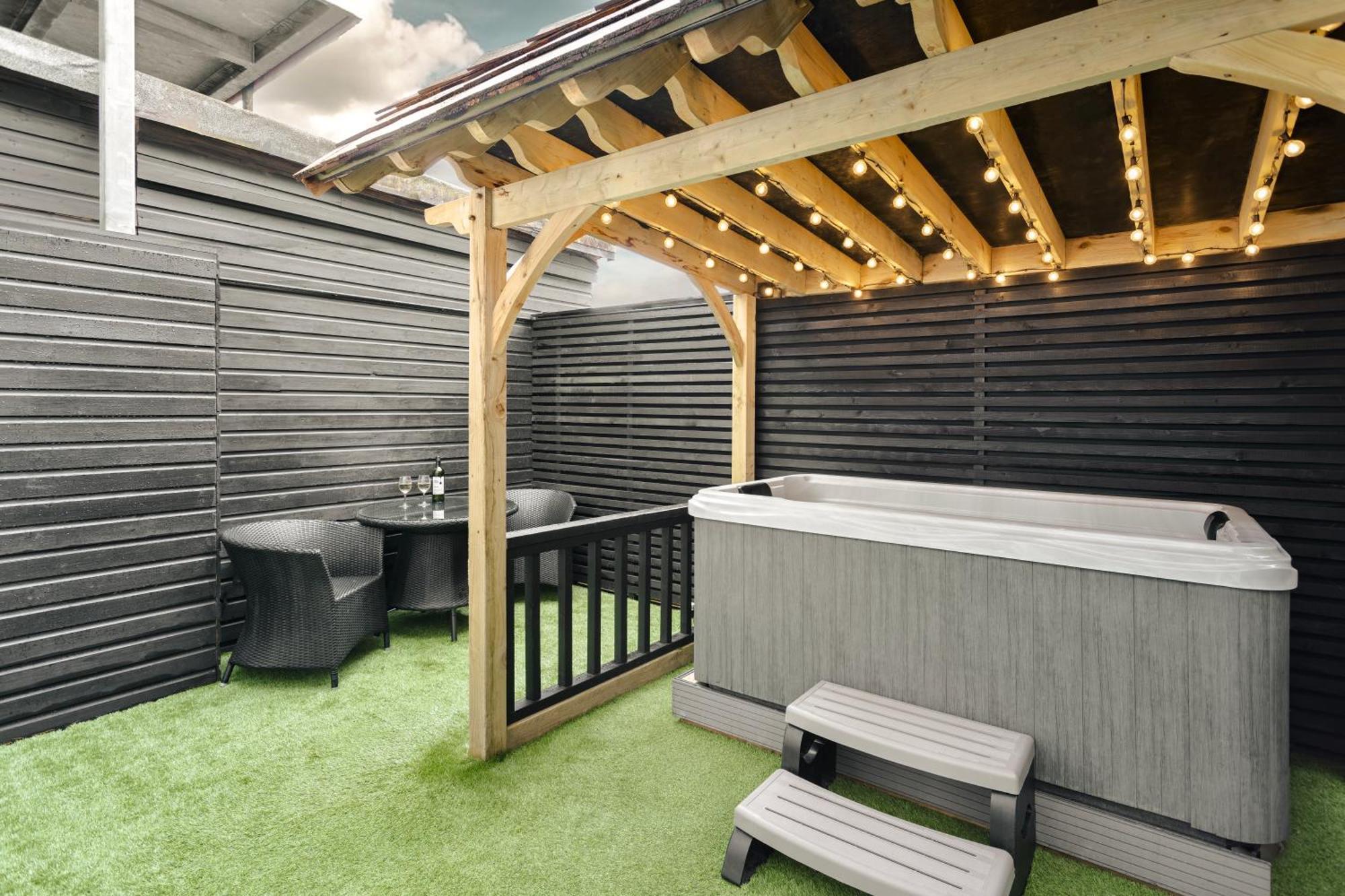 Aphrodites Group - Luxury Hot Tub Suites In Central Lake District! โบว์เนส ออน วินเดอเมียร์ ภายนอก รูปภาพ
